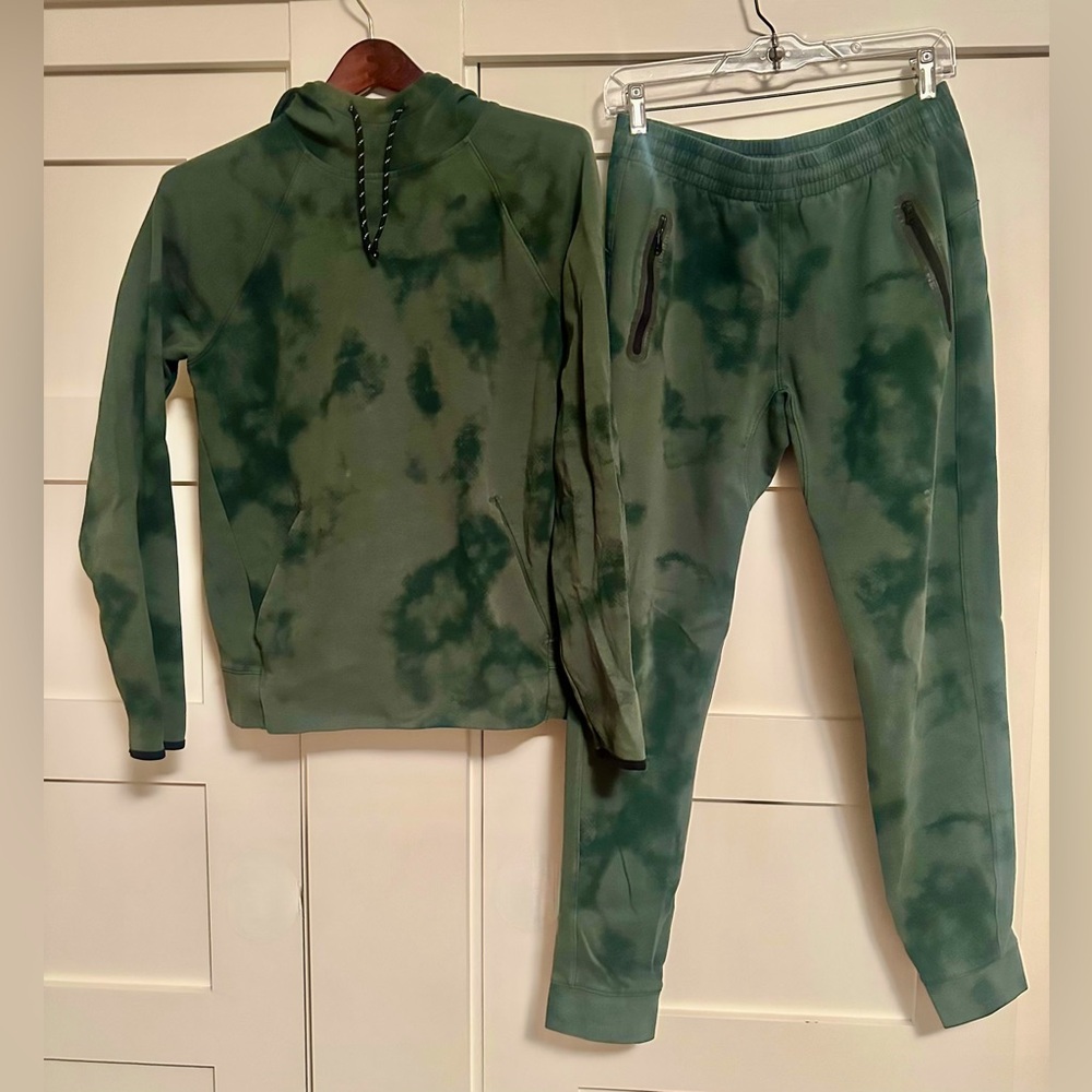 Two piece set! Old Navy activewear Men's (S)